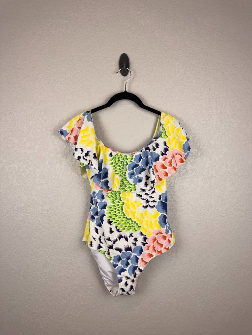 NWT Cupshe Women's Multicolor Floral Ruffle Scoop Neck One-Piece Swimsuit Medium